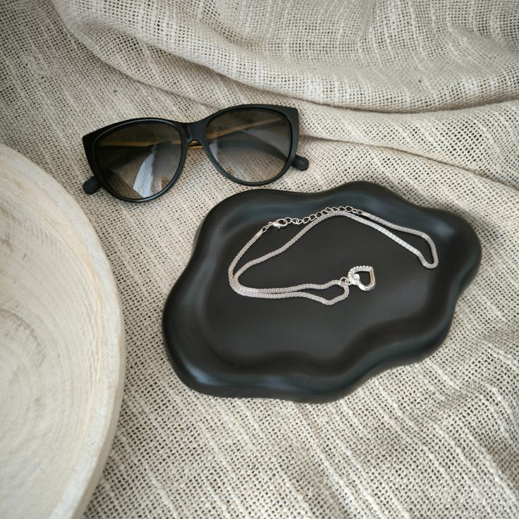 Irregular Oval Cloud Tray